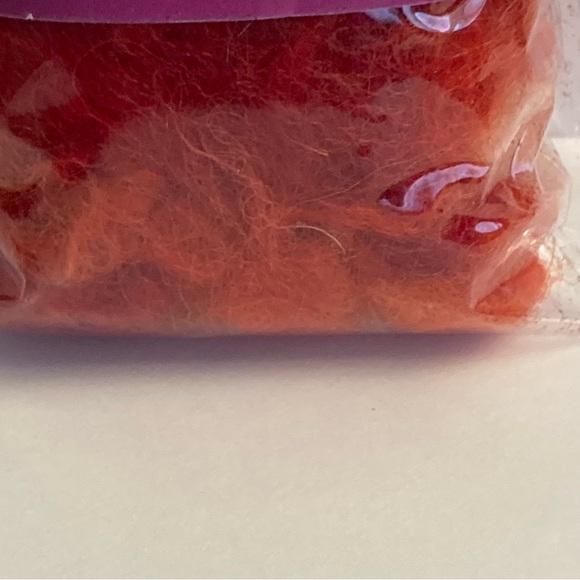 6 Dimensions FeltWorks 100% Wool Red Curly Roving 0.25oz Needle Felting Crafts - Picture 4 of 16